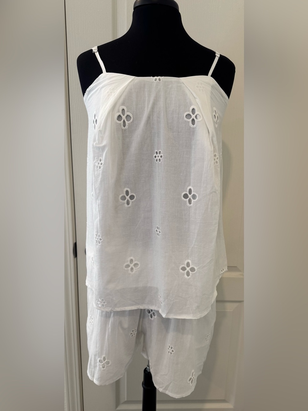 White Eyelet Cotton Tunic Two Piece Shorts Set with 2 side pockets